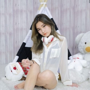 "baju putih"